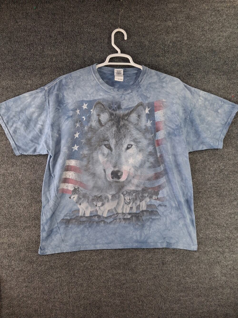 The Mountain T Shirt Mens XL Blue Tie Dye Wolves American Flag Short Sleeve